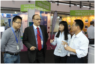 赫茲曼與客戶(hù)交流3